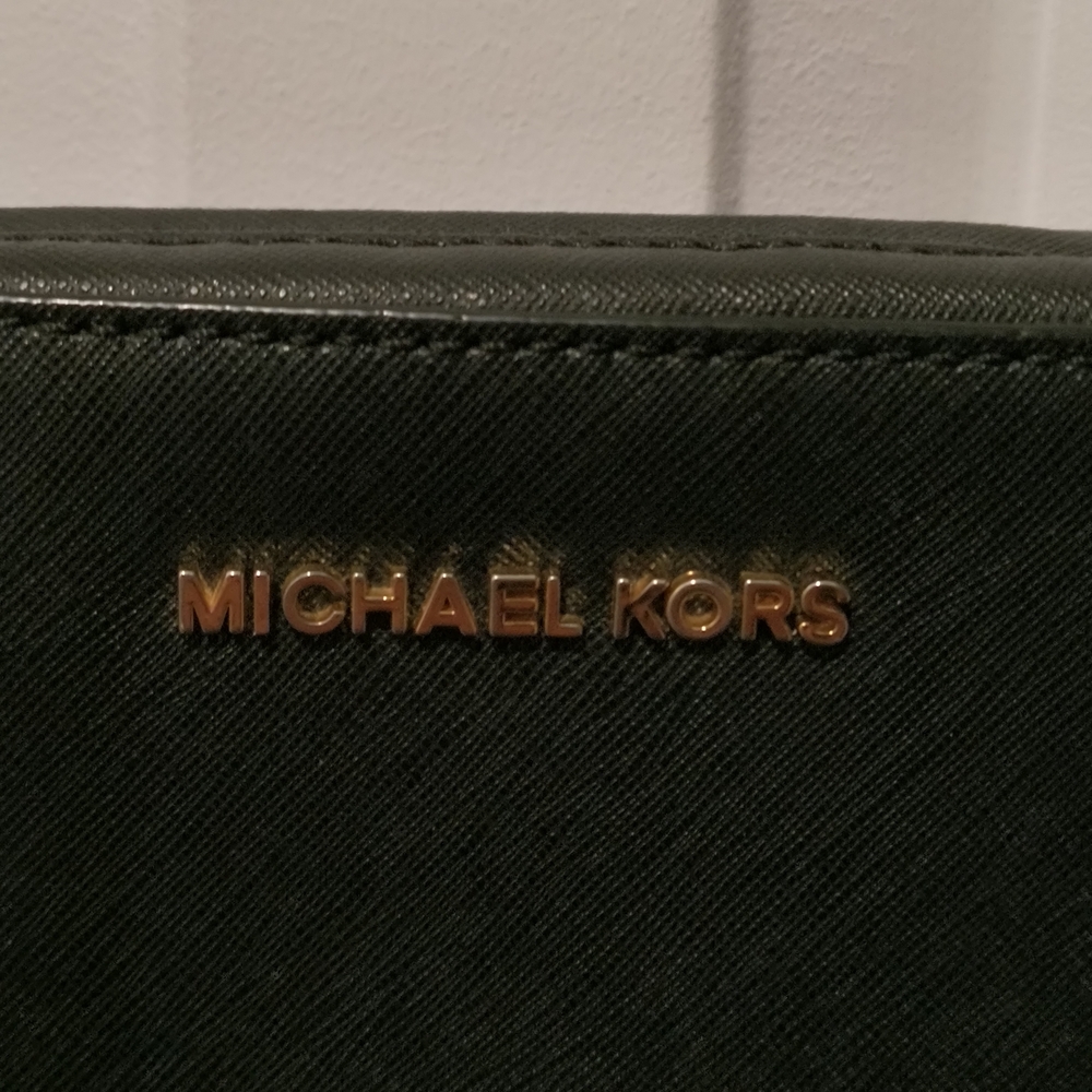 Michael Kors Black Crossbody Bag with Gold Chain - Picture 3 of 7